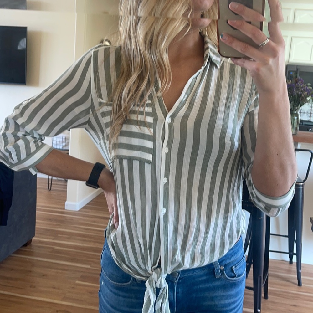 Stripped Button down shirt w/ tie